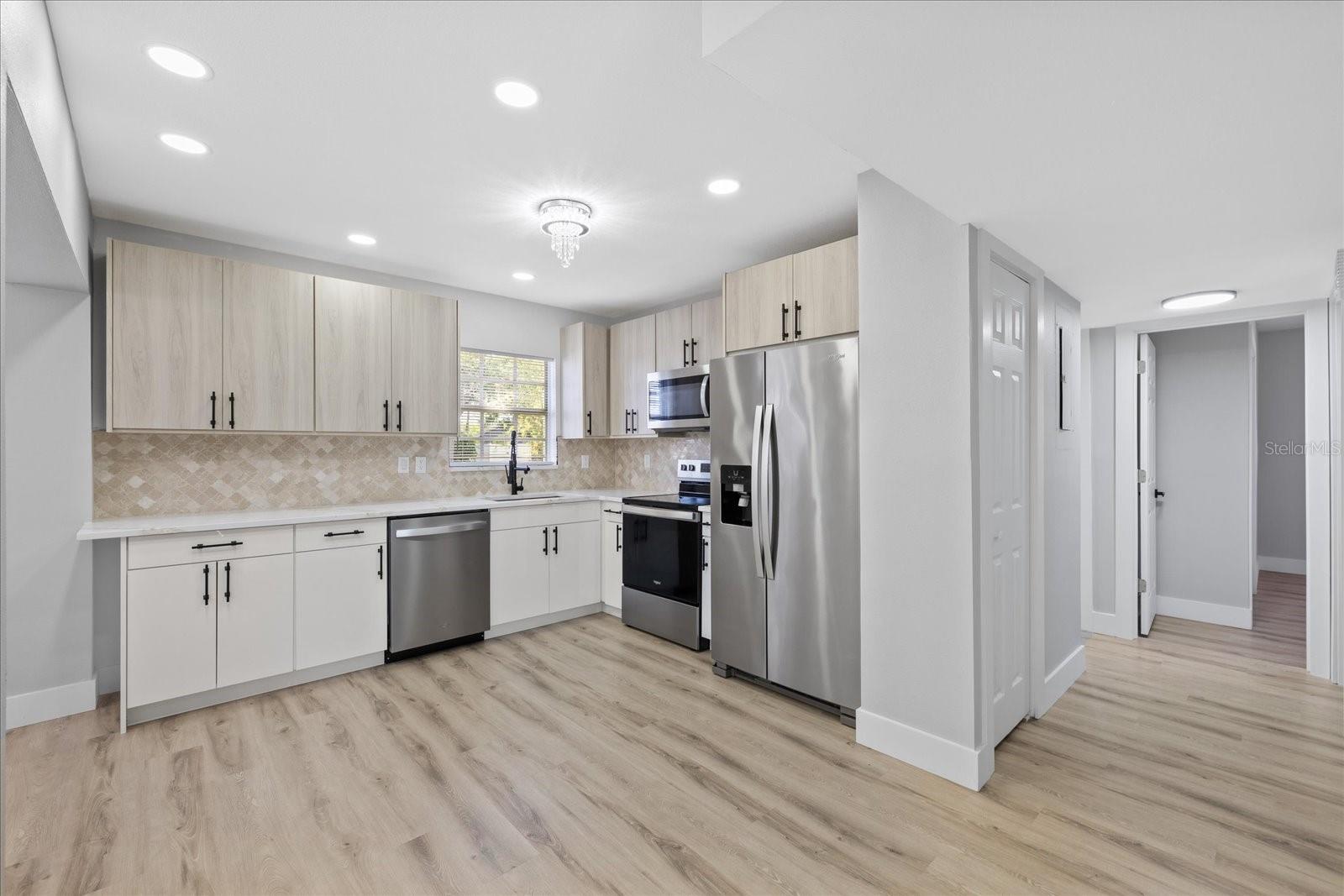 324 COUNTRY CLUB DR — photo 23