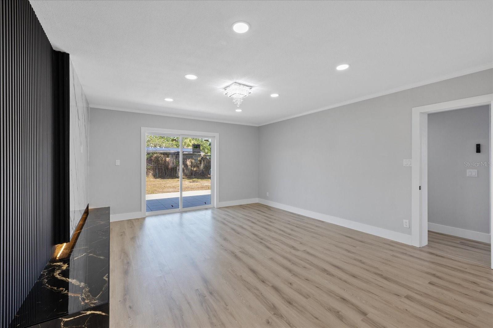 324 COUNTRY CLUB DR — photo 19