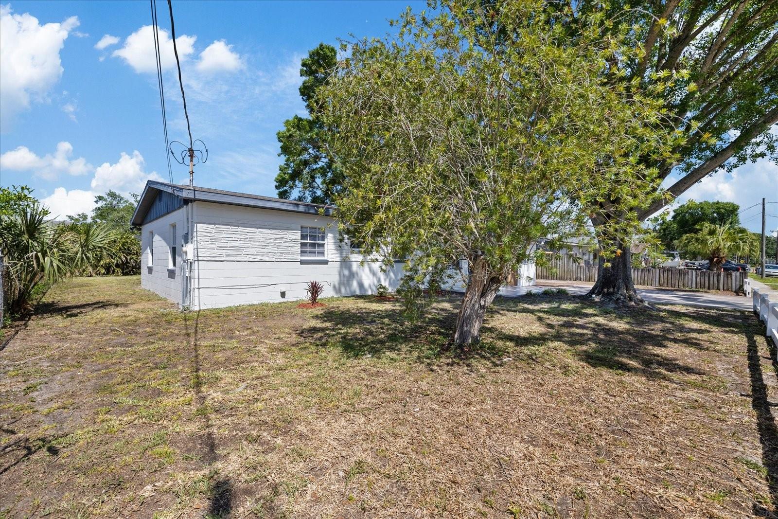 324 COUNTRY CLUB DR — photo 44