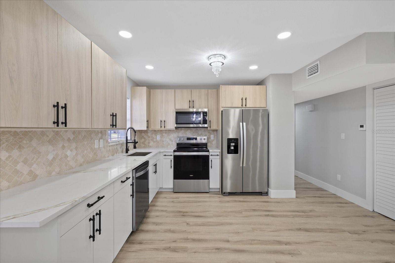 324 COUNTRY CLUB DR — photo 15