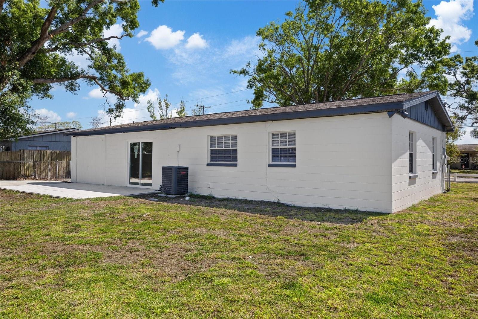 324 COUNTRY CLUB DR — photo 43
