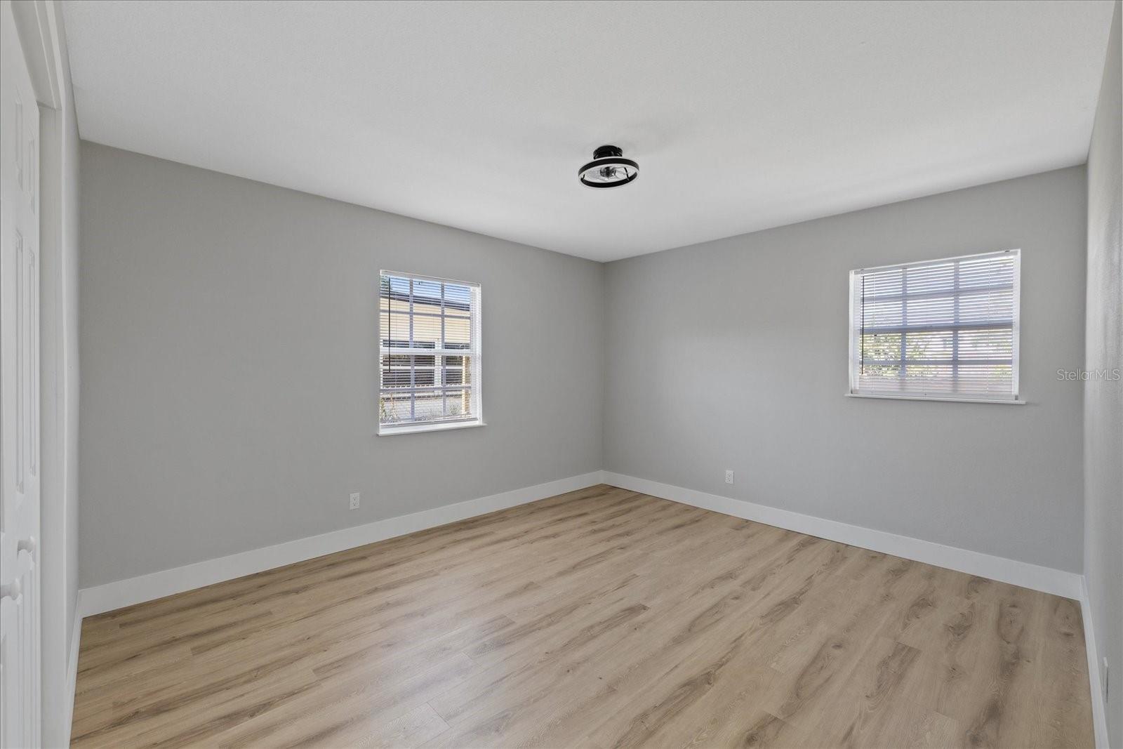 324 COUNTRY CLUB DR — photo 25