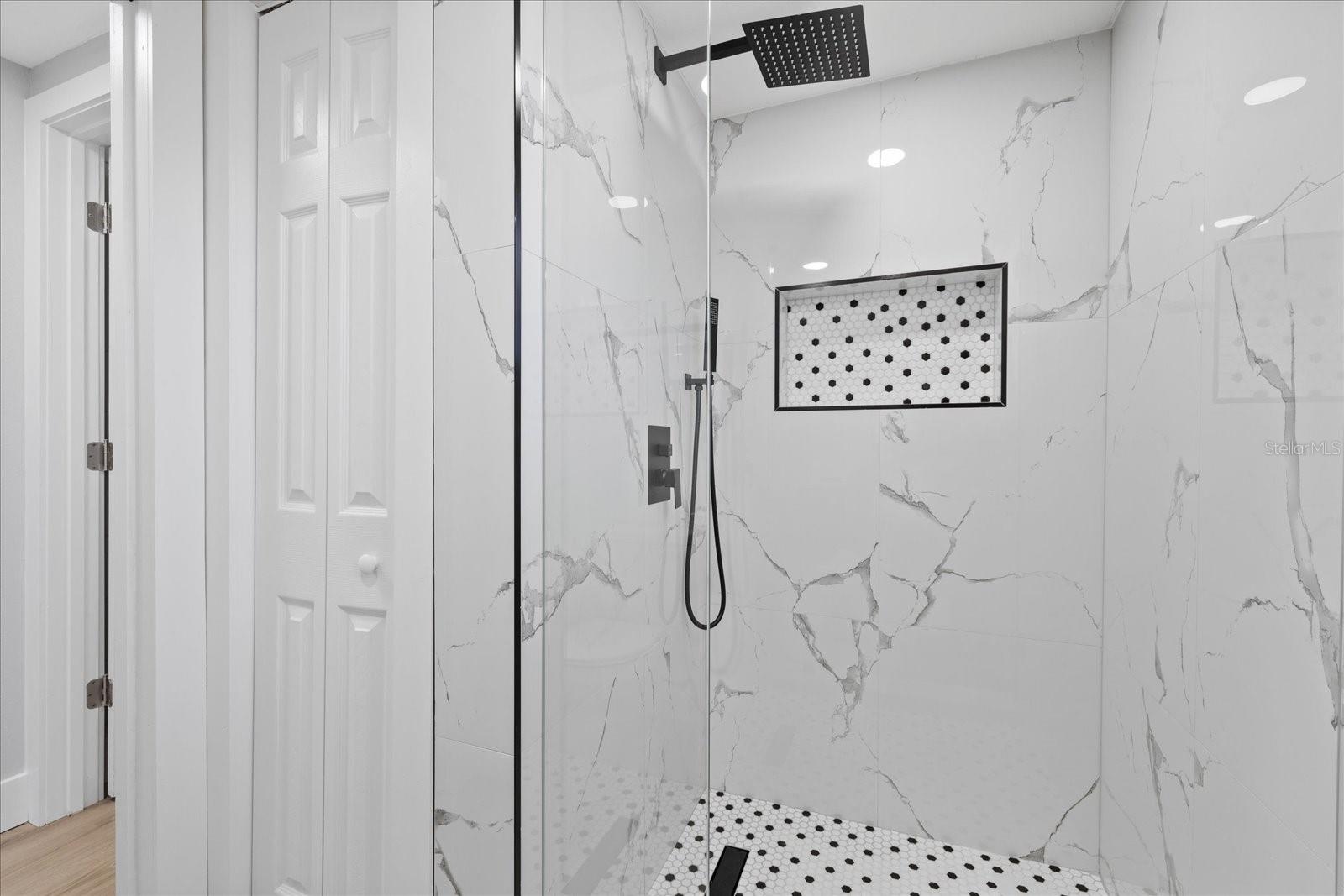 324 COUNTRY CLUB DR — photo 33