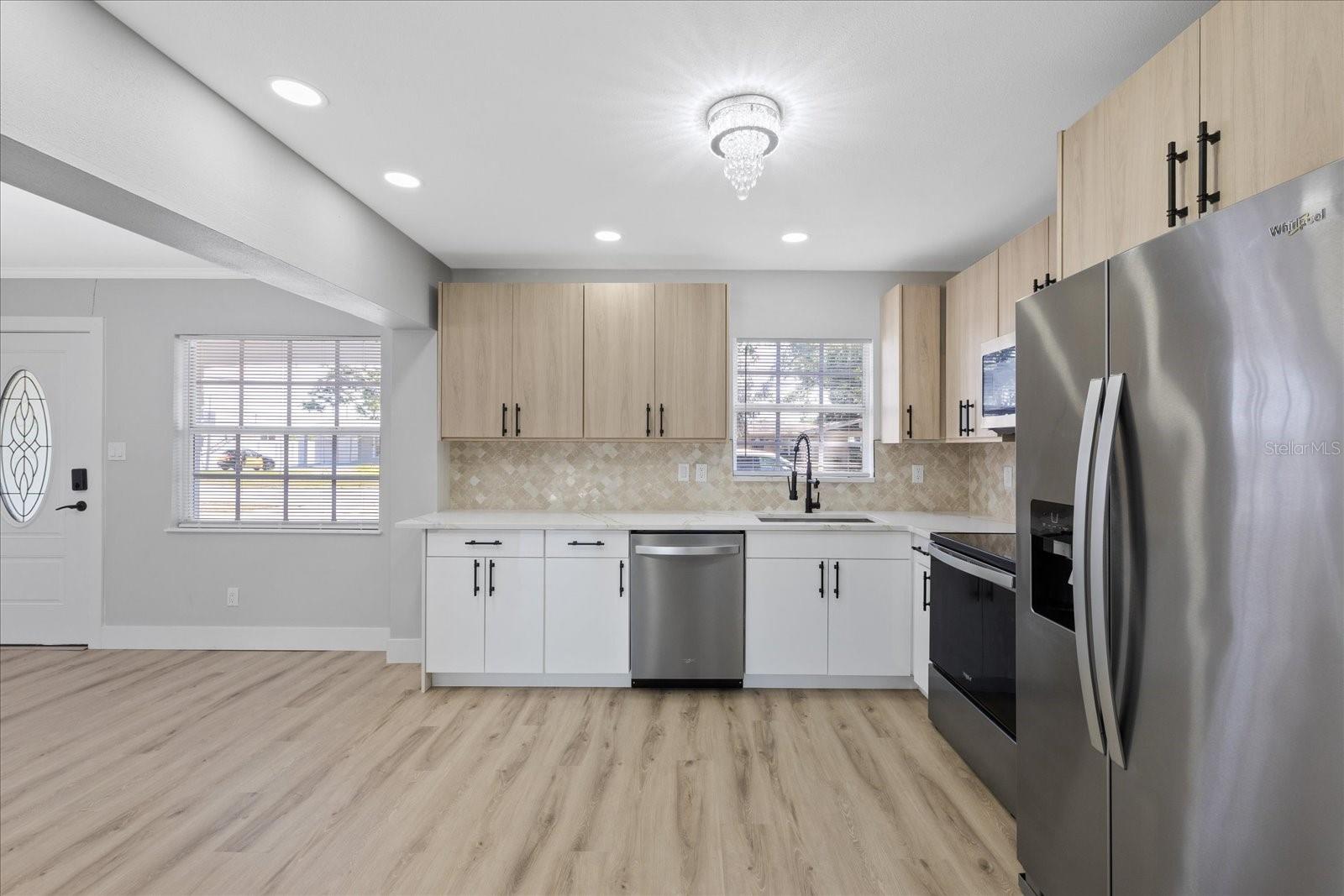 324 COUNTRY CLUB DR — photo 16