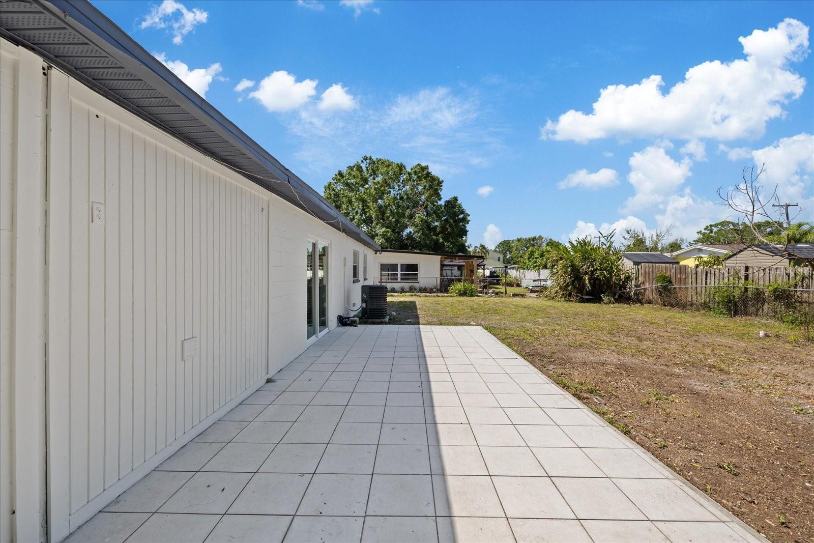 324 COUNTRY CLUB DR — photo 39