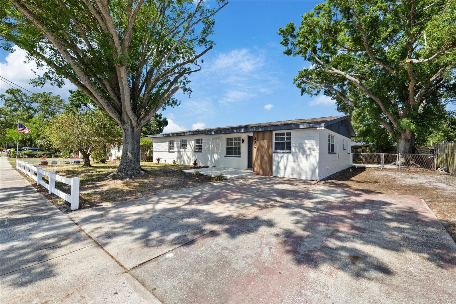 324 COUNTRY CLUB DR — photo 7