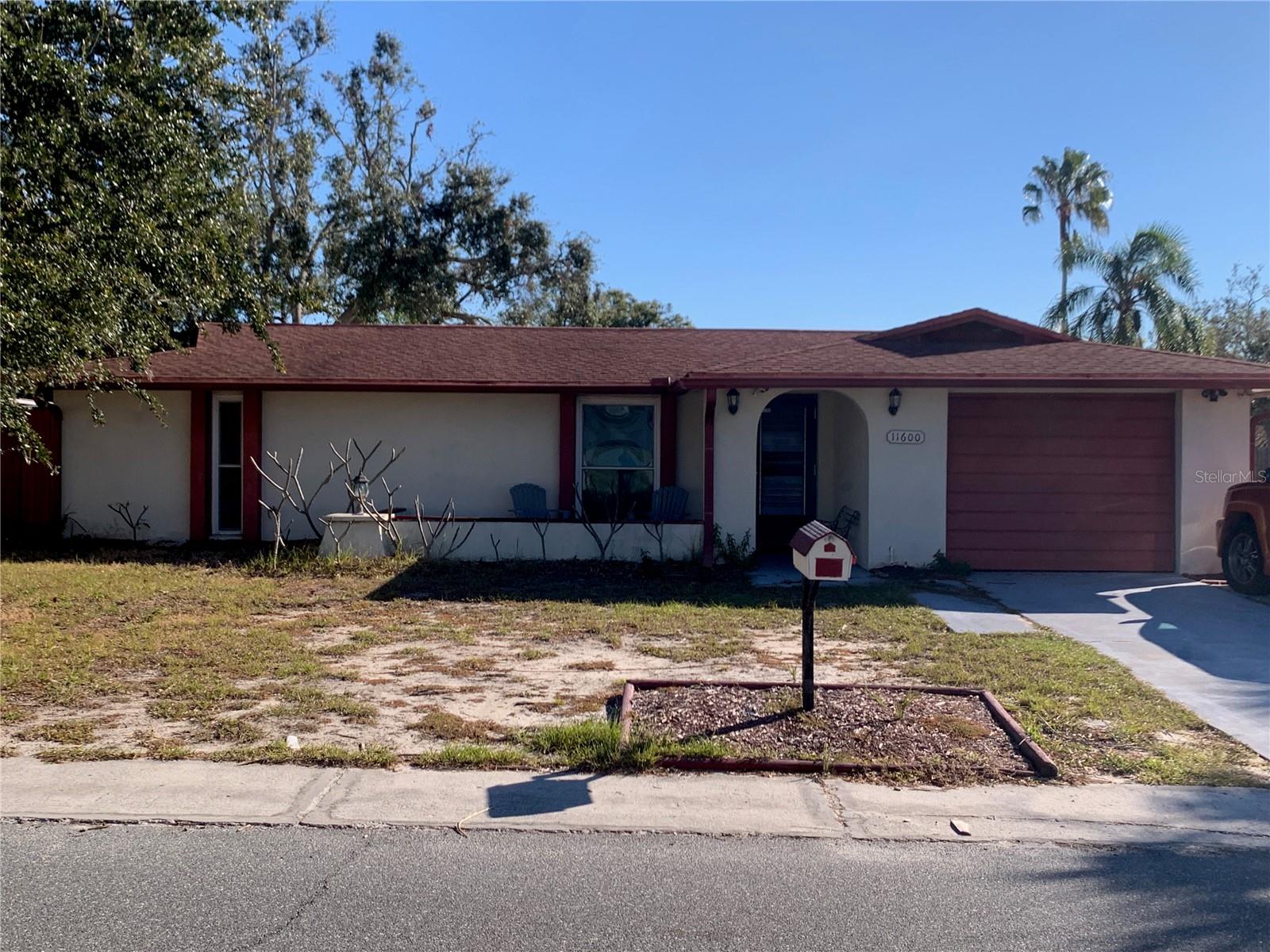 11600 CRYSTAL LAKE DR — photo 2
