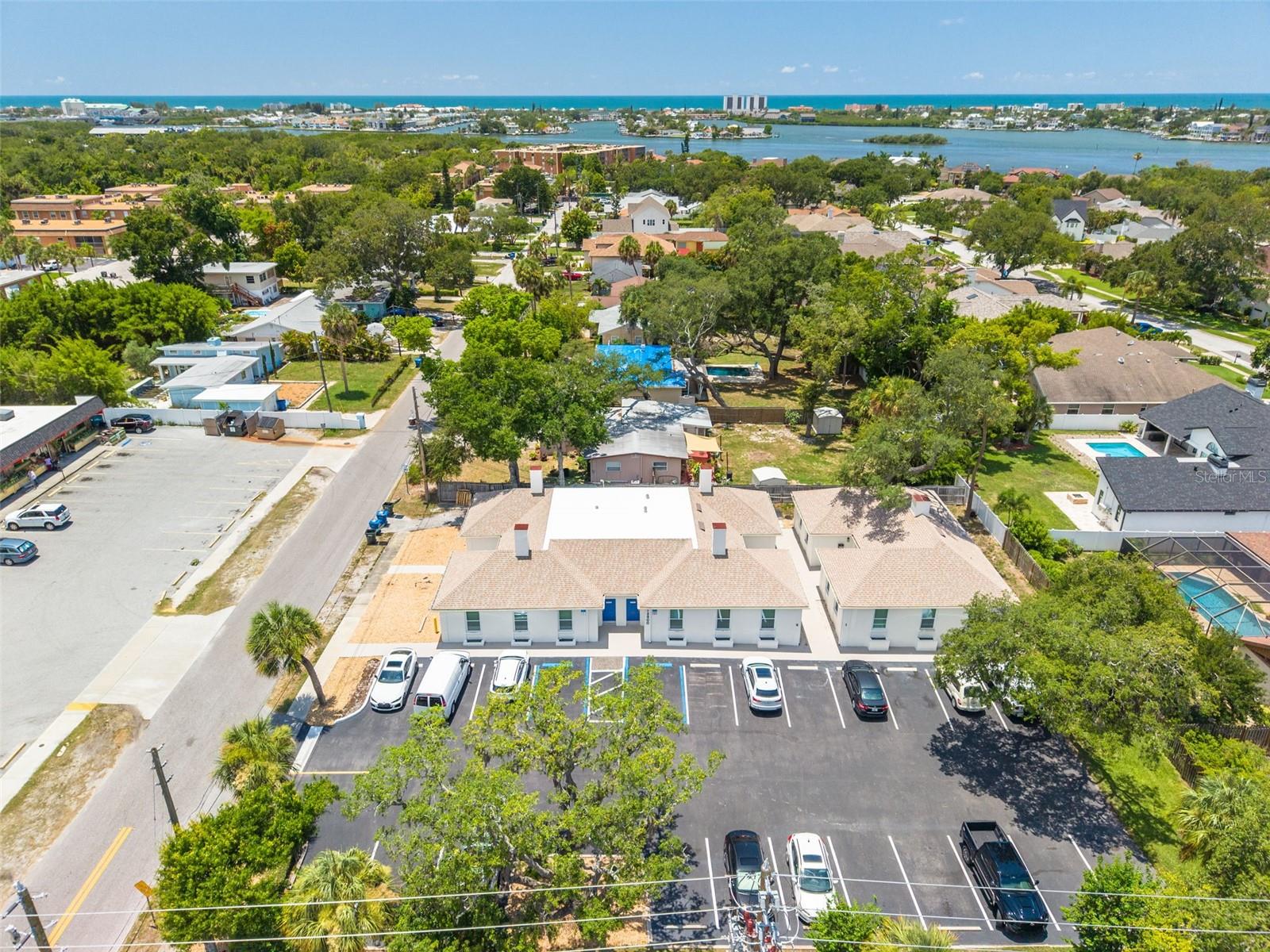 12800 INDIAN ROCKS RD — photo 10