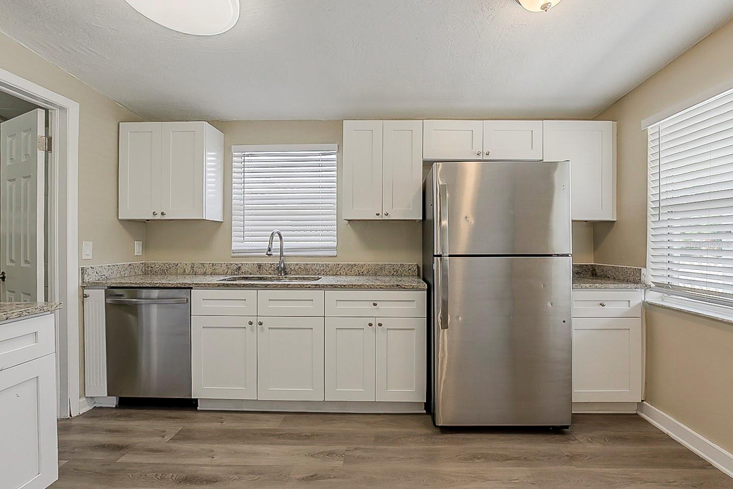 4010 EMERSON AVE S — photo 2