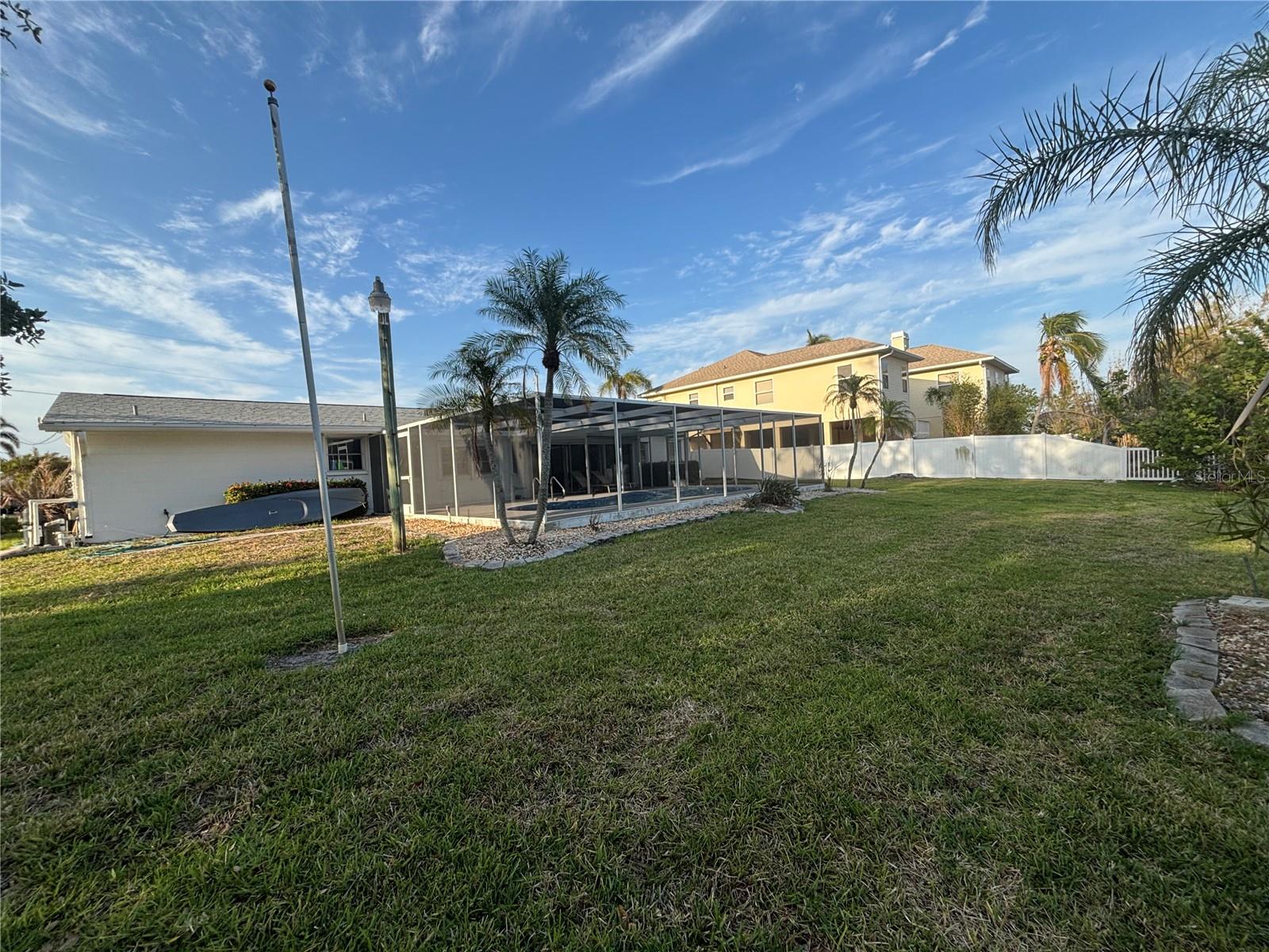 4411 DOLPHIN LN — photo 2