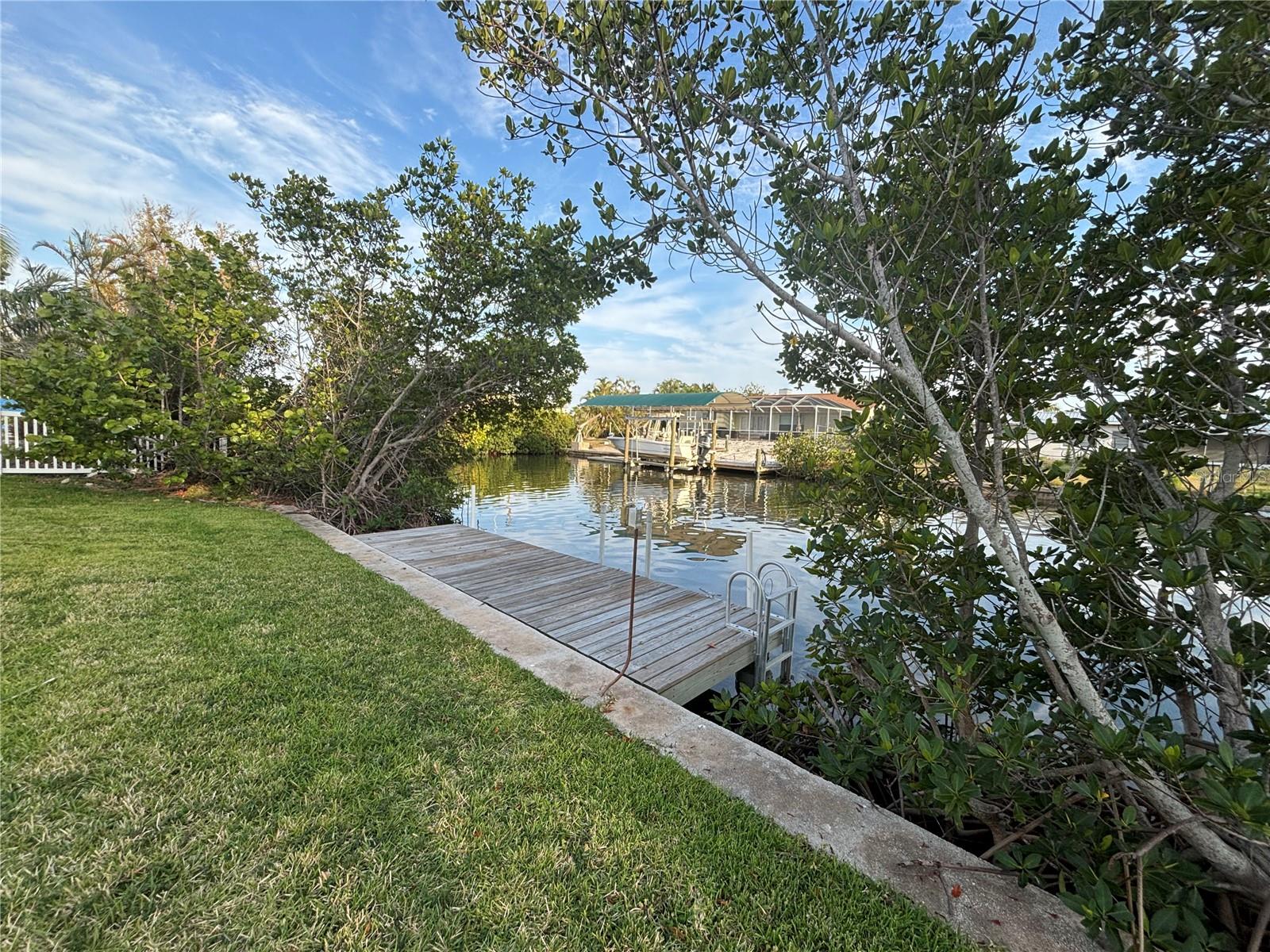 4411 DOLPHIN LN — photo 18