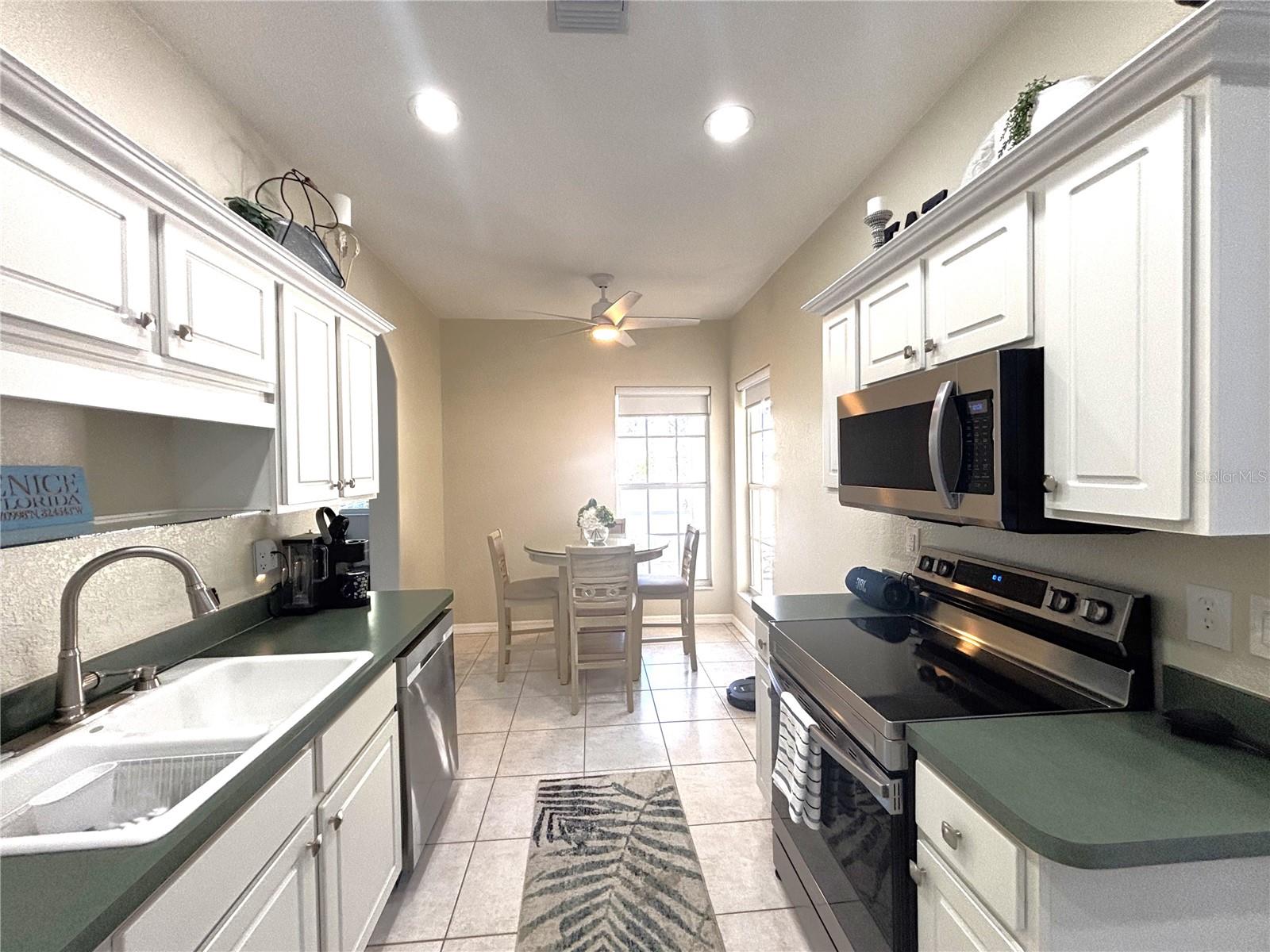 1759 FOUNTAIN VIEW CIR #1759 — photo 3