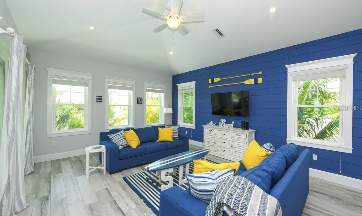 212 SPRING AVE — photo 7