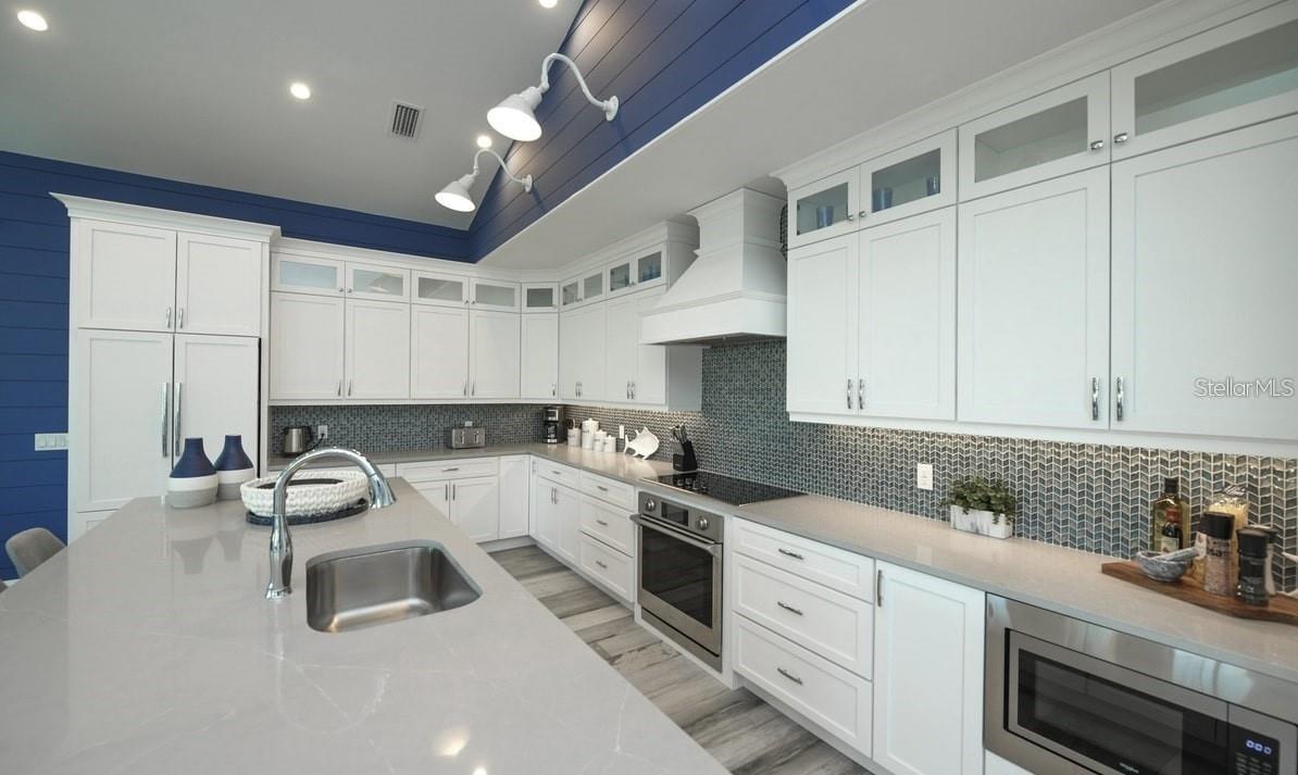 212 SPRING AVE — photo 2