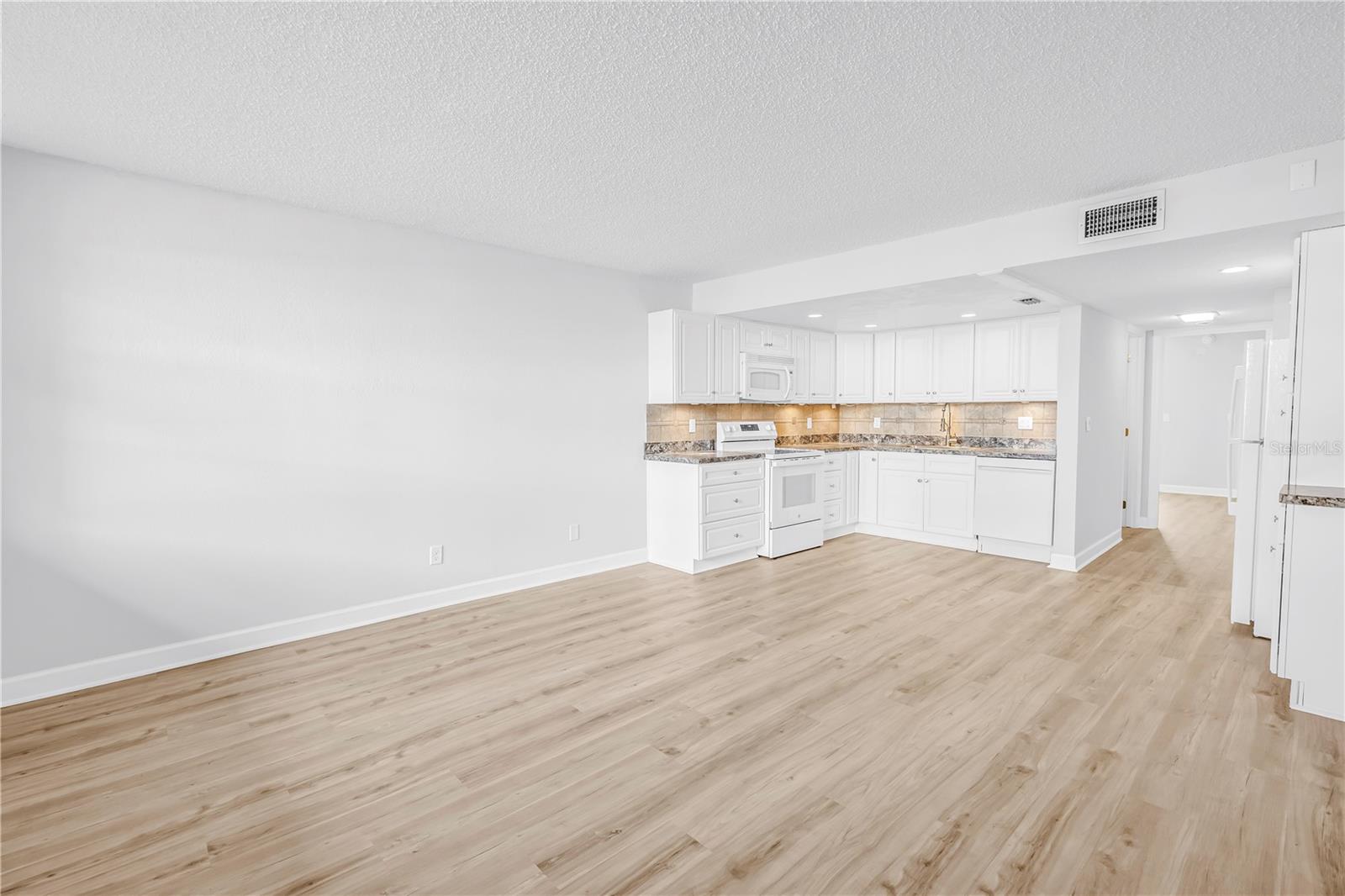 7625 SUN ISLAND DR S #106 — photo 9
