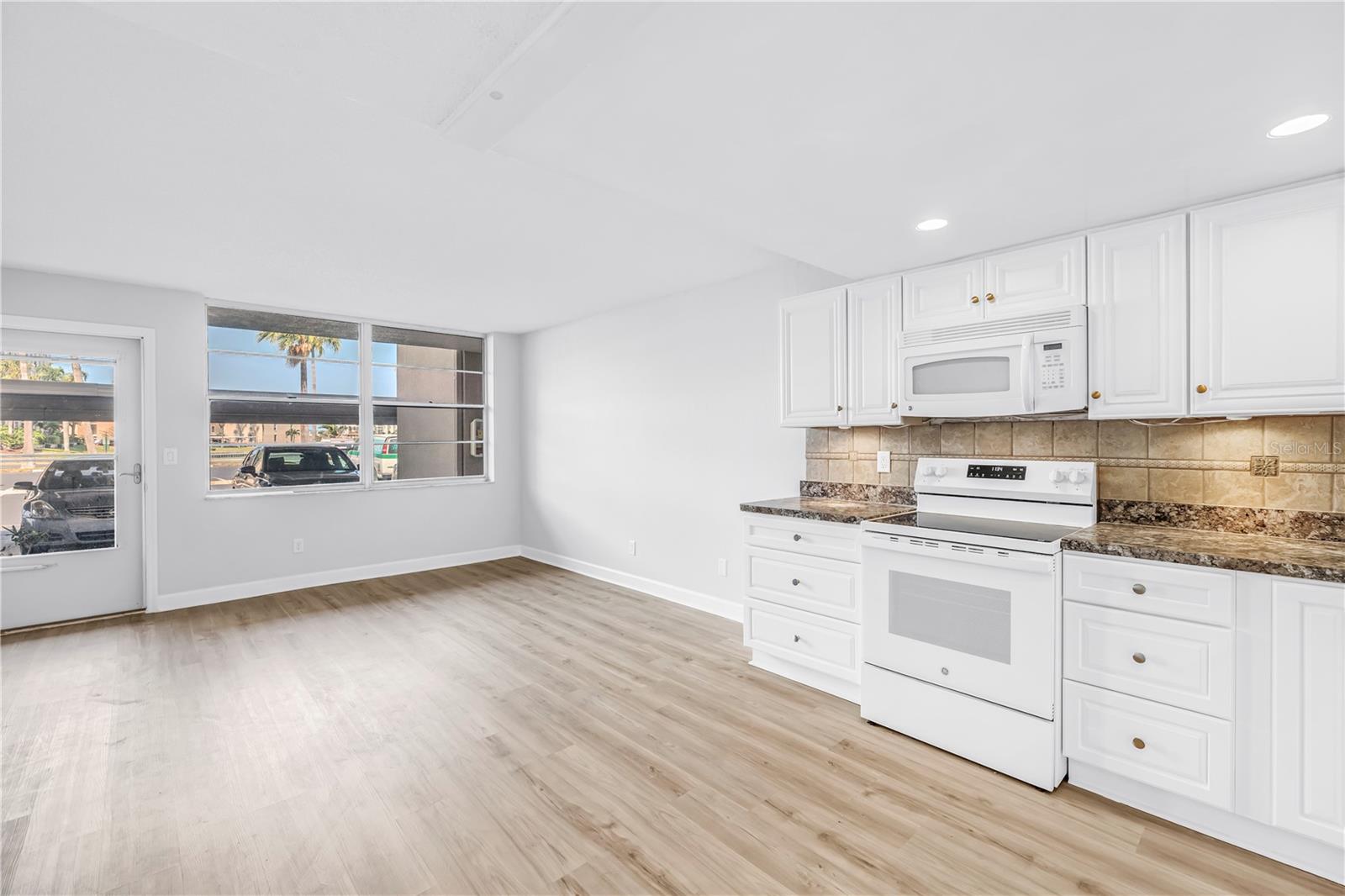 7625 SUN ISLAND DR S #106 — photo 6