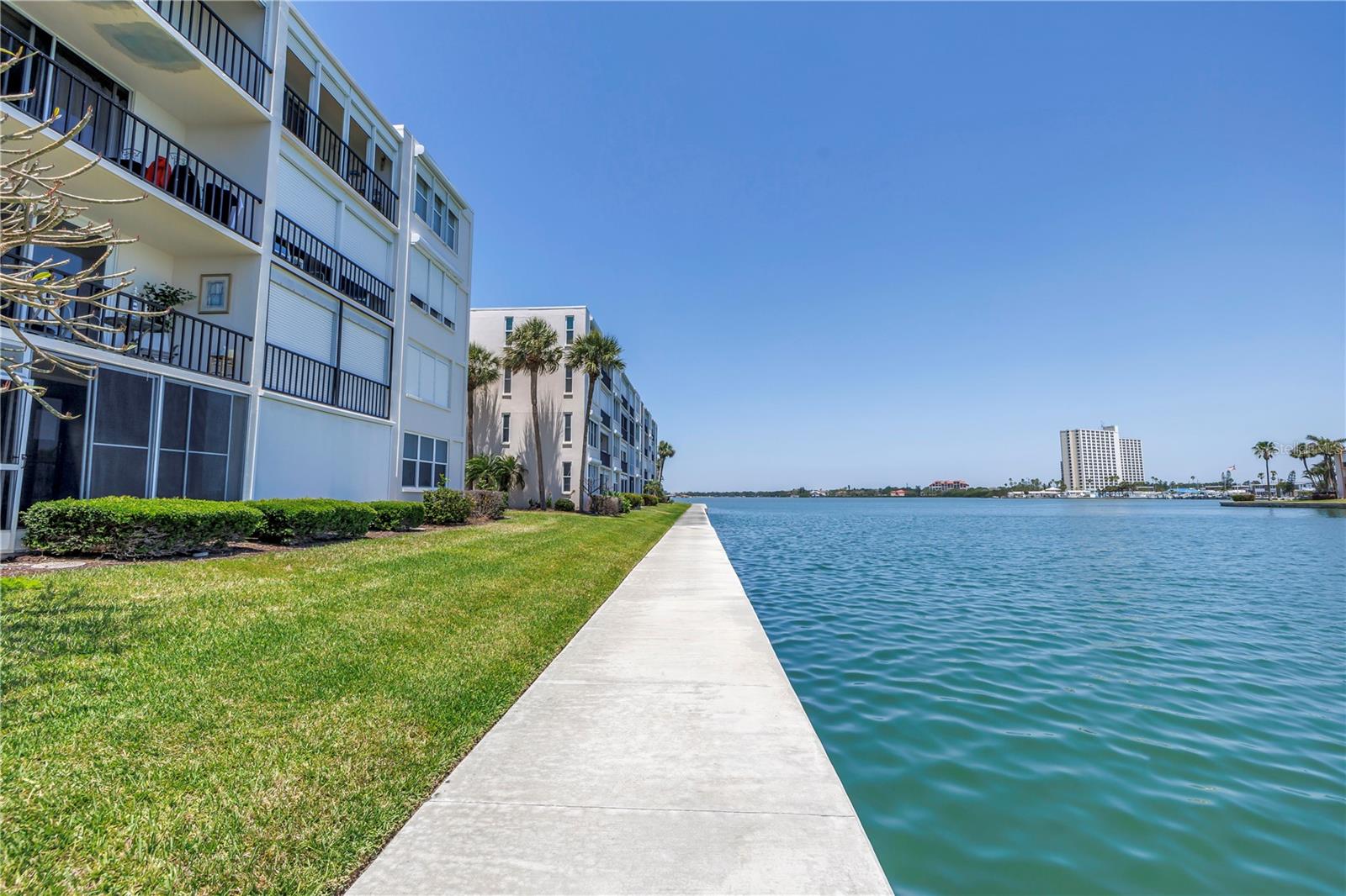 7625 SUN ISLAND DR S #106 — photo 22