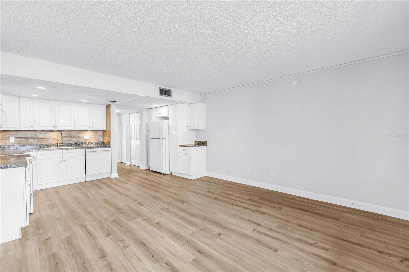 7625 SUN ISLAND DR S #106 — photo 8
