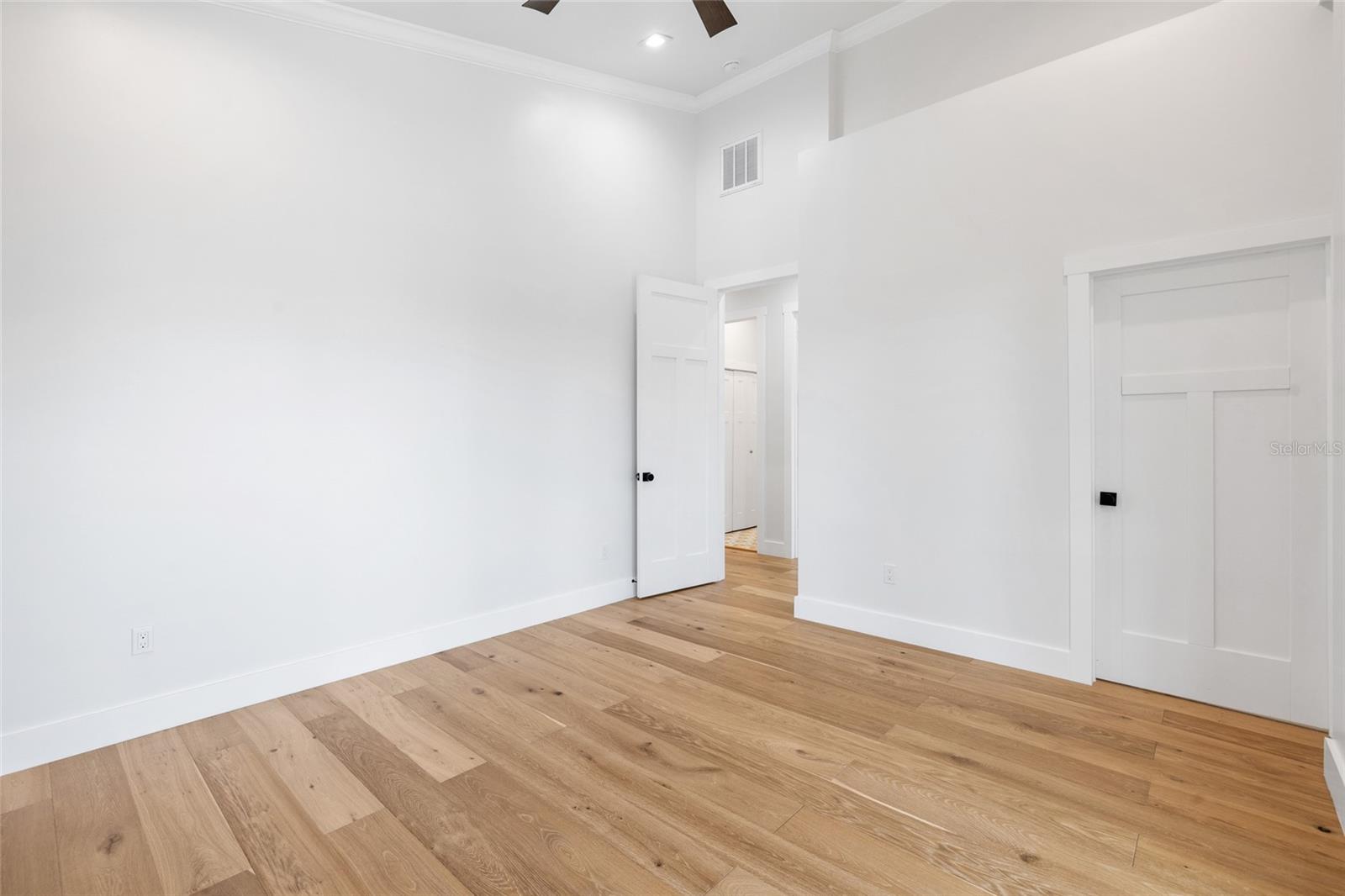 110 W HIAWATHA ST — photo 38