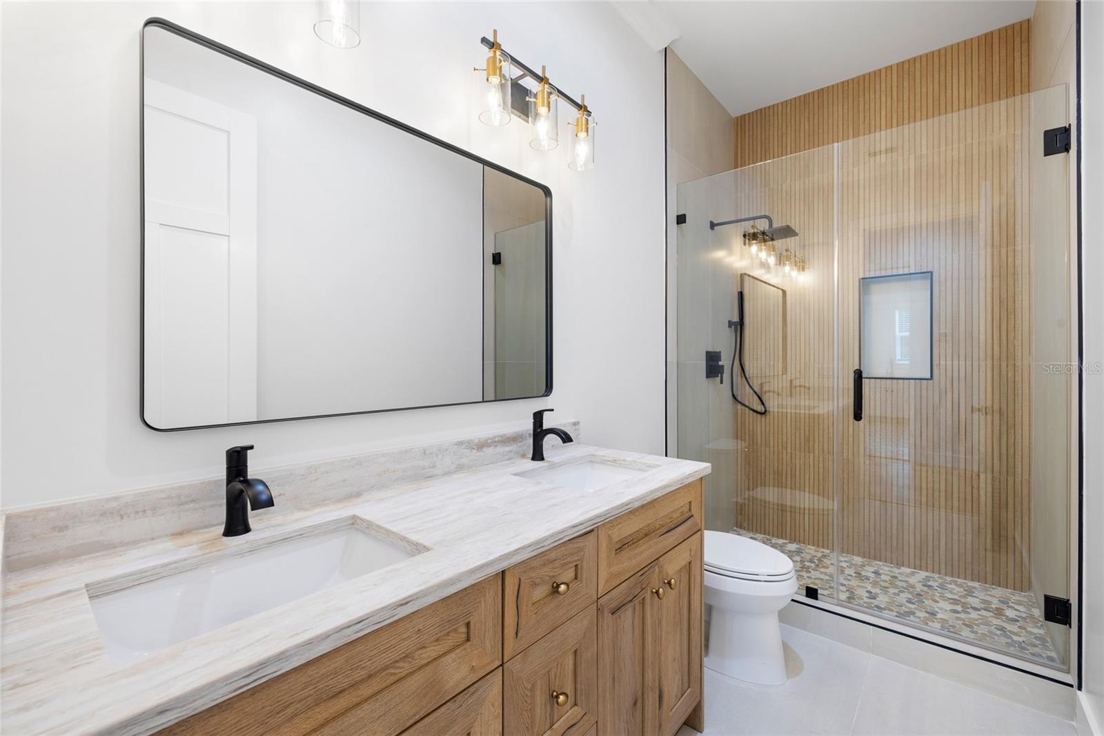 110 W HIAWATHA ST — photo 36