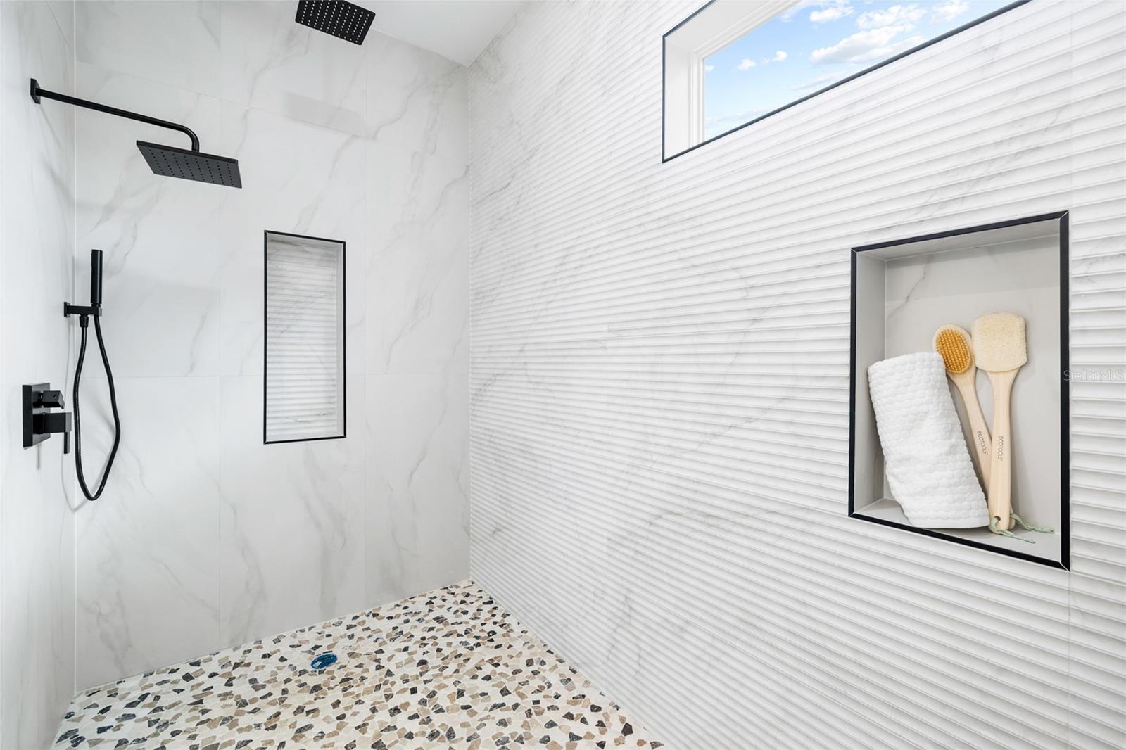 110 W HIAWATHA ST — photo 33