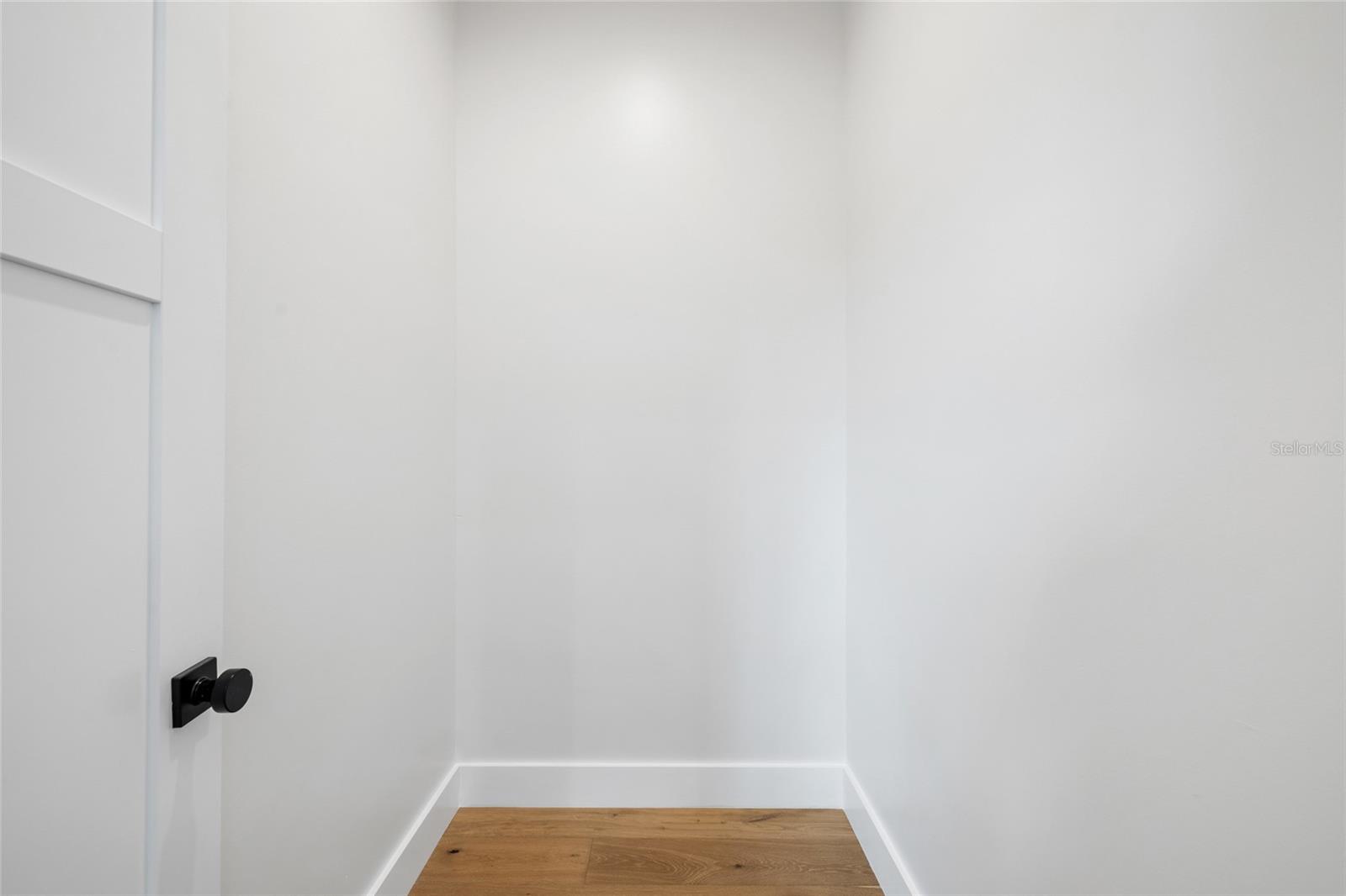 110 W HIAWATHA ST — photo 43