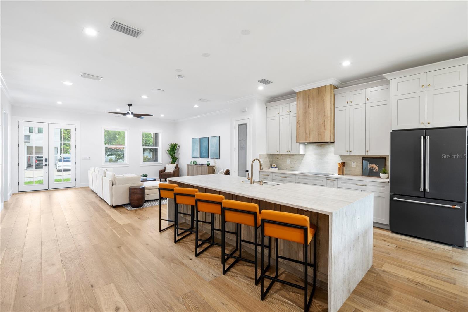 110 W HIAWATHA ST — photo 13