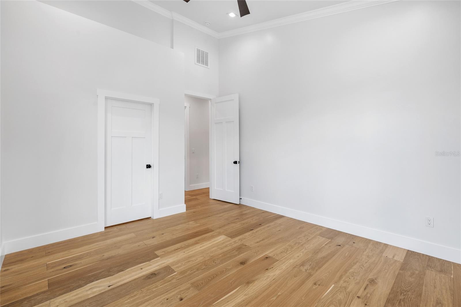 110 W HIAWATHA ST — photo 41