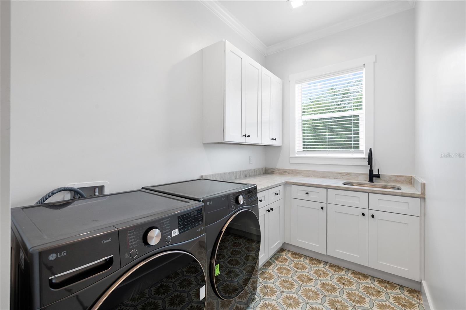 110 W HIAWATHA ST — photo 35