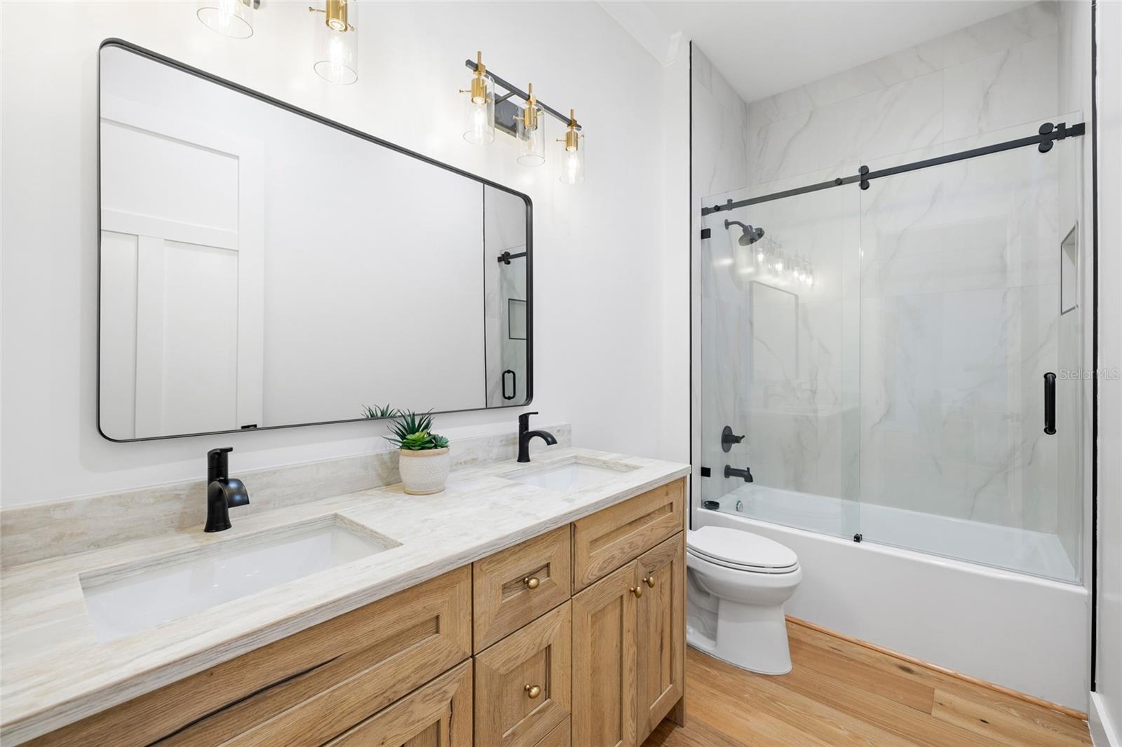 110 W HIAWATHA ST — photo 20
