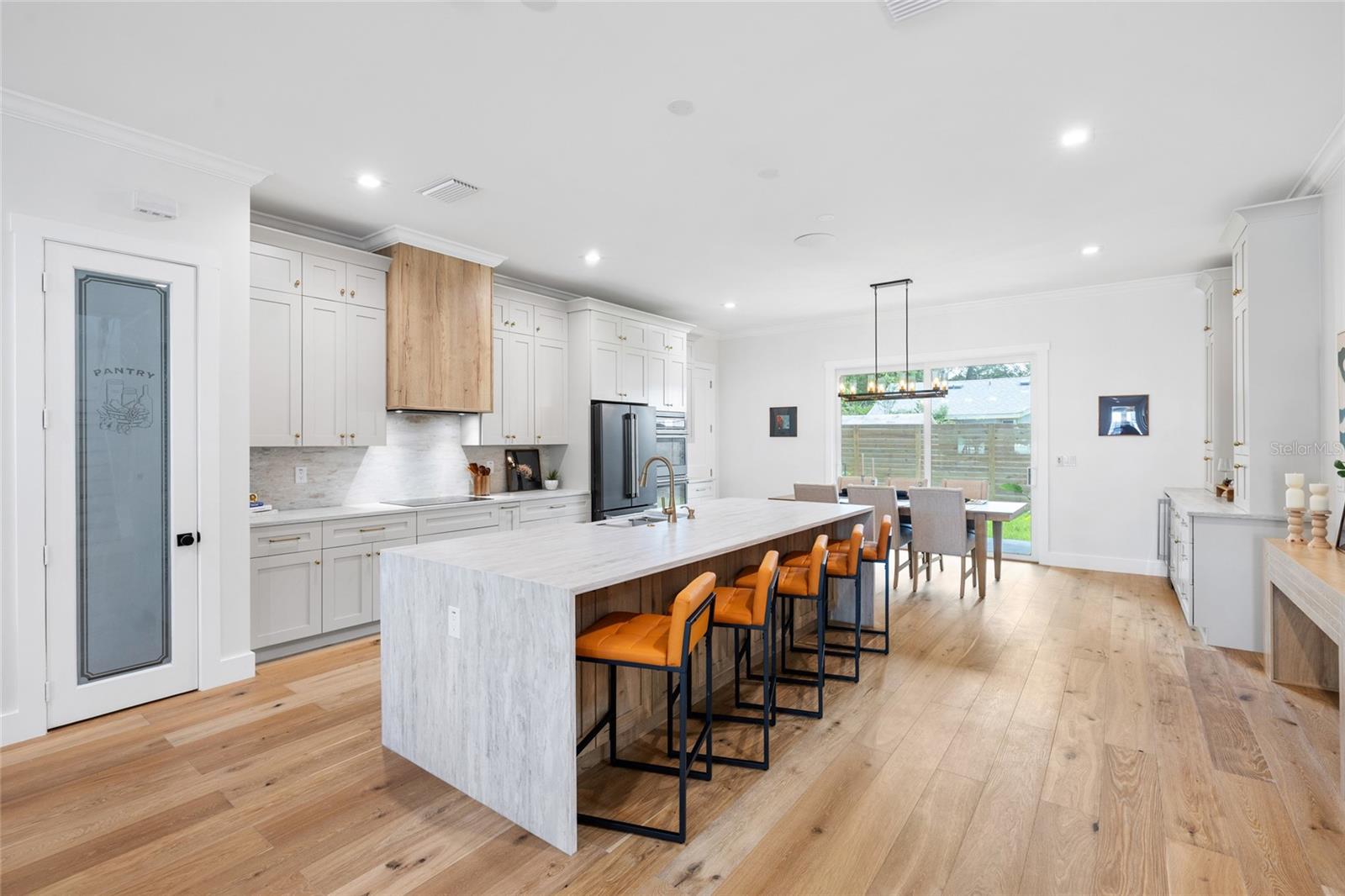 110 W HIAWATHA ST — photo 10