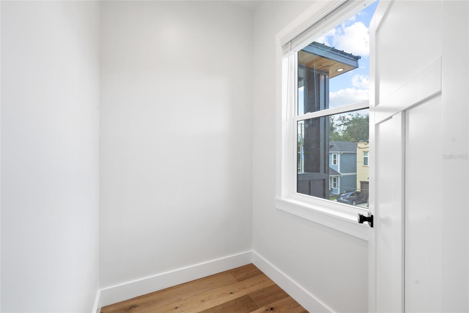 110 W HIAWATHA ST — photo 44