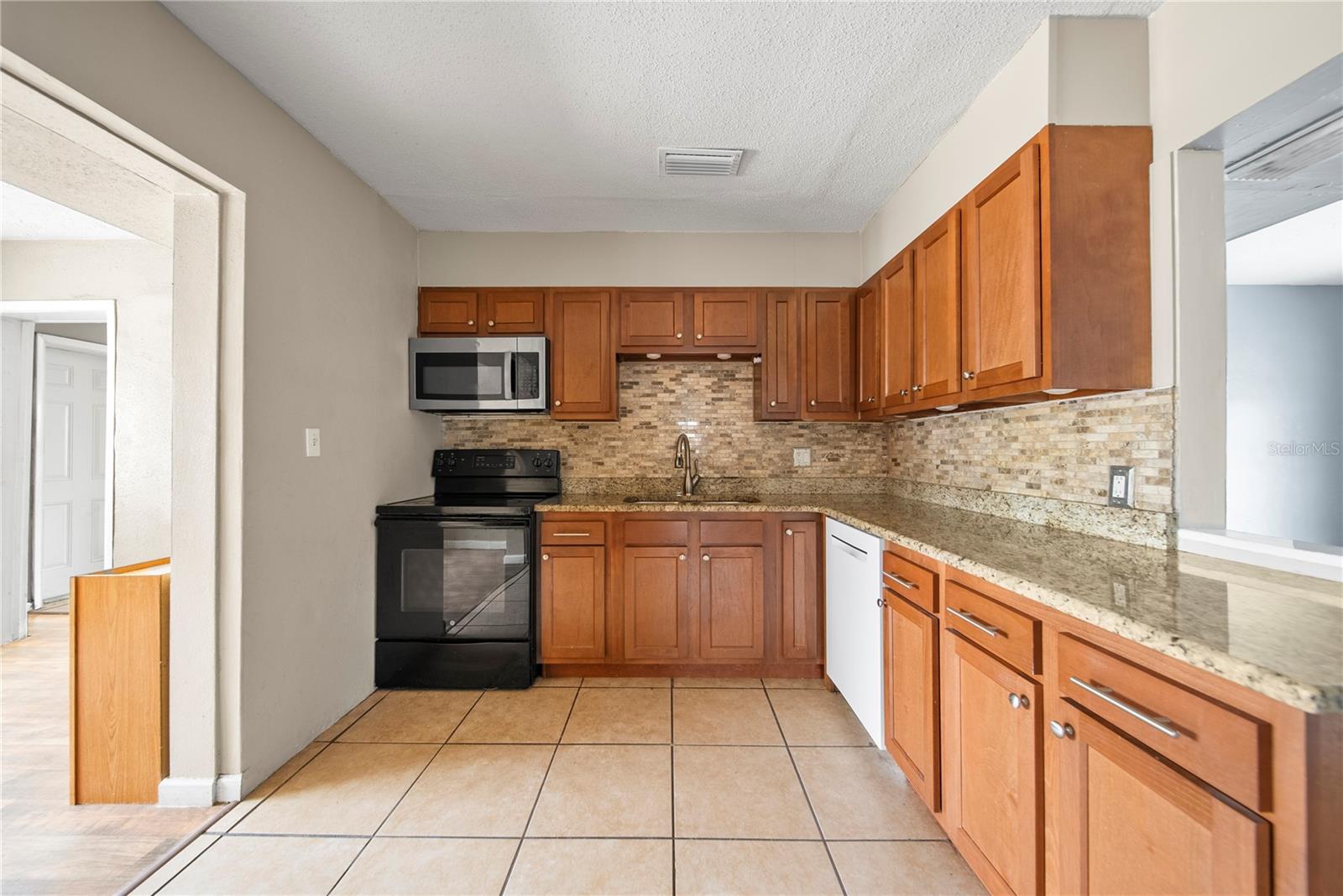 10602 CAMELIA DR — photo 6