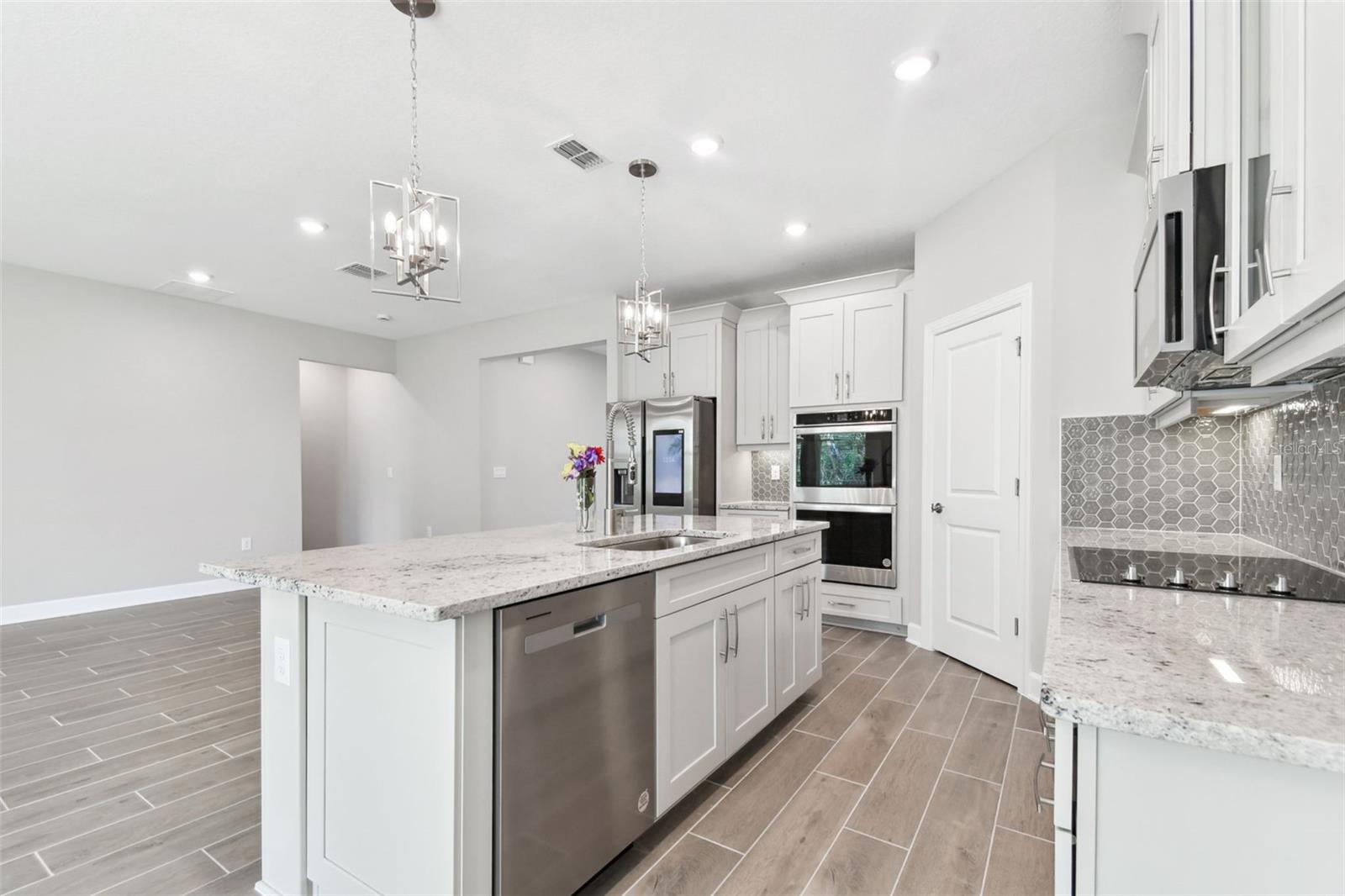 620 NASTURTIUM CT — photo 4
