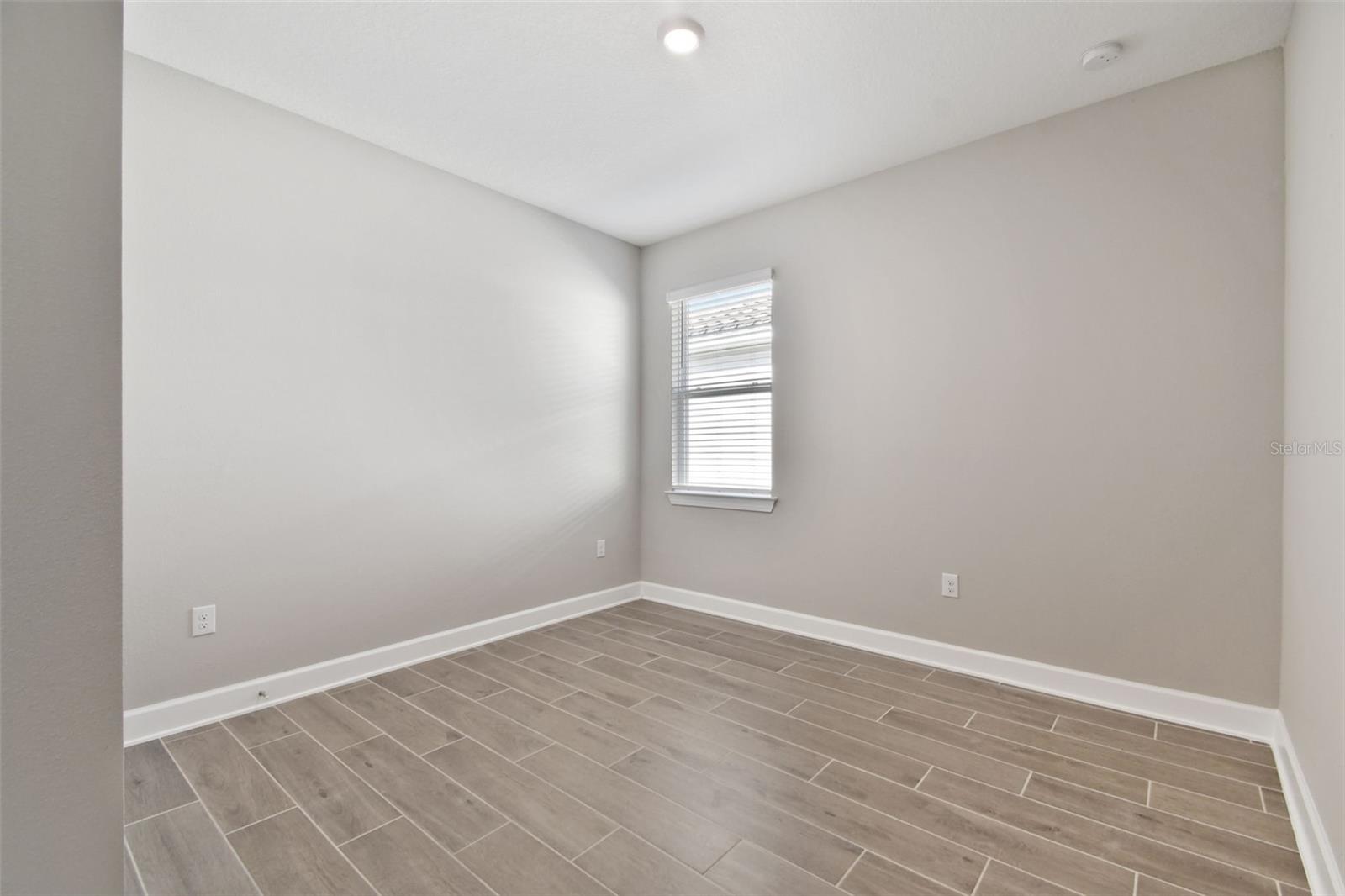 620 NASTURTIUM CT — photo 31