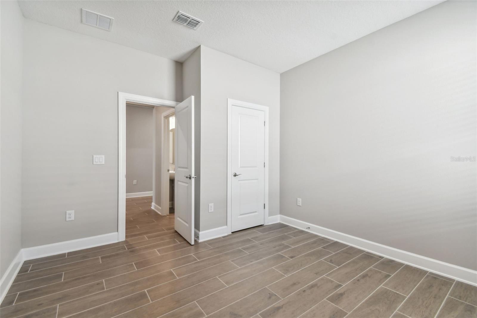 620 NASTURTIUM CT — photo 32