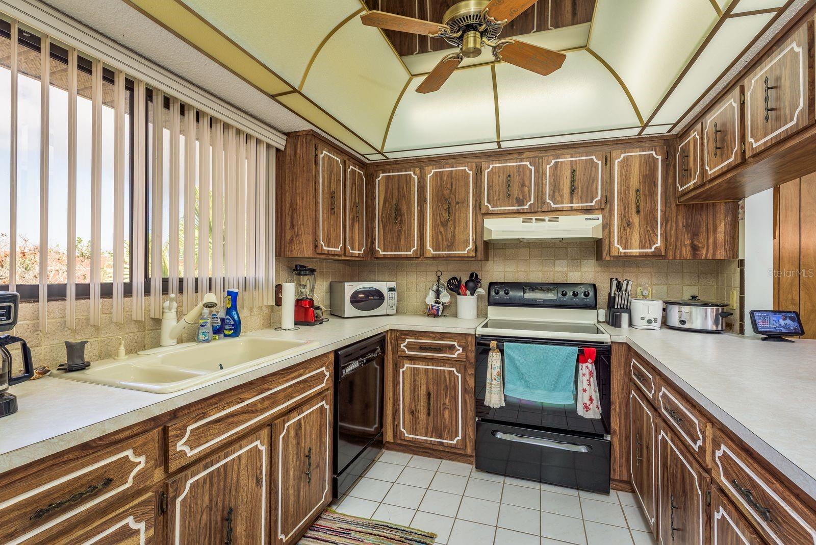 9910 EAGLES POINT CIR #3 — photo 13
