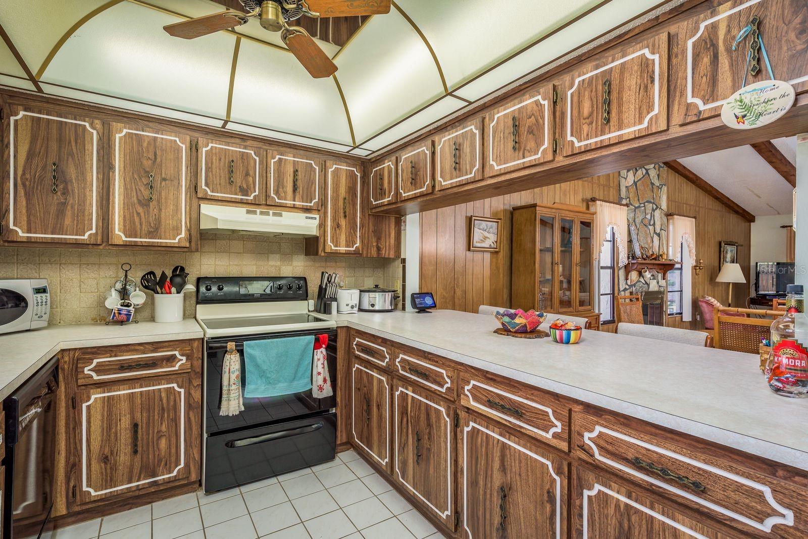 9910 EAGLES POINT CIR #3 — photo 14