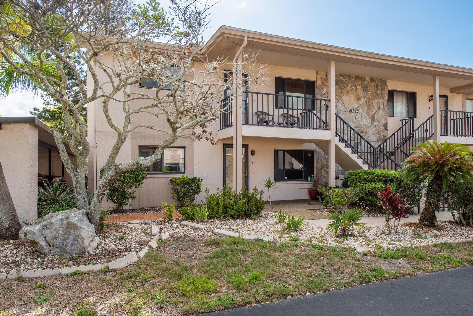 9910 EAGLES POINT CIR #3 — photo 3