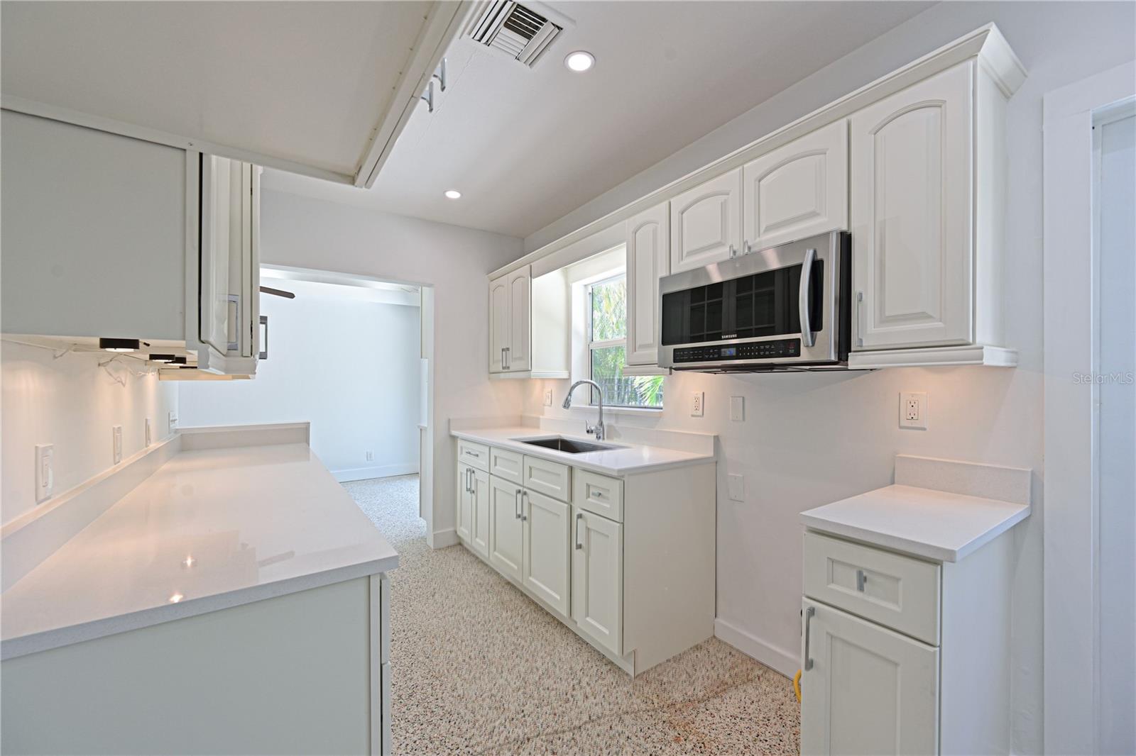 5924 GULF OF MEXICO DR — photo 14
