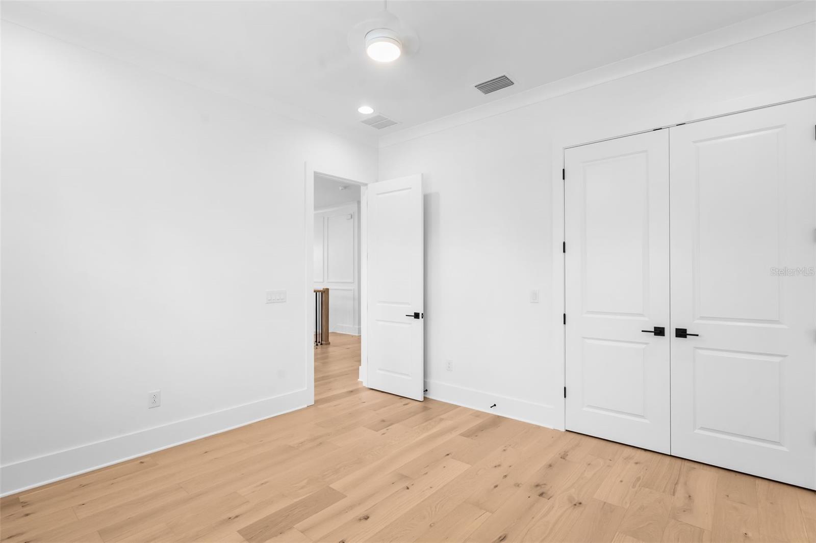 690 GENEVA PL — photo 31