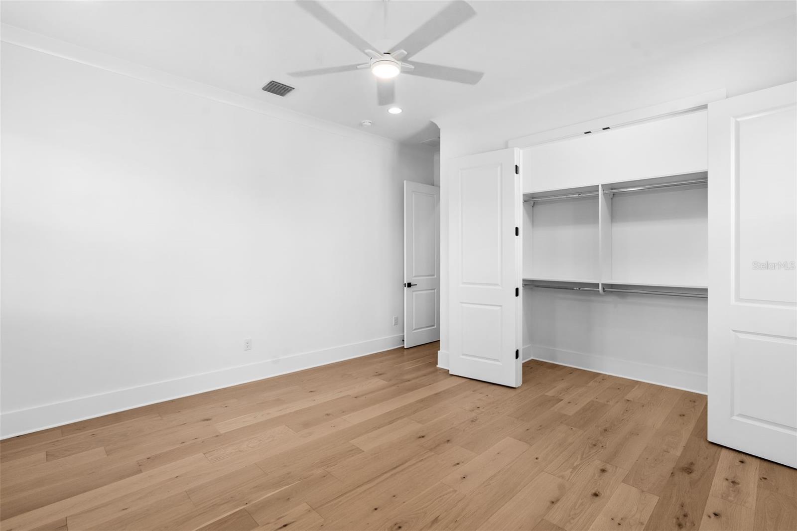 690 GENEVA PL — photo 44