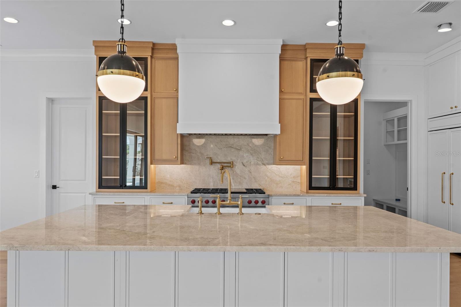 690 GENEVA PL — photo 15