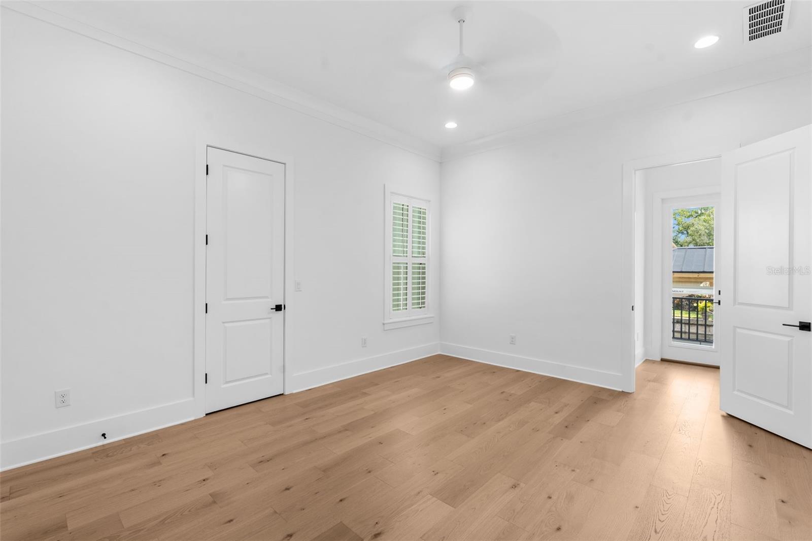 690 GENEVA PL — photo 24