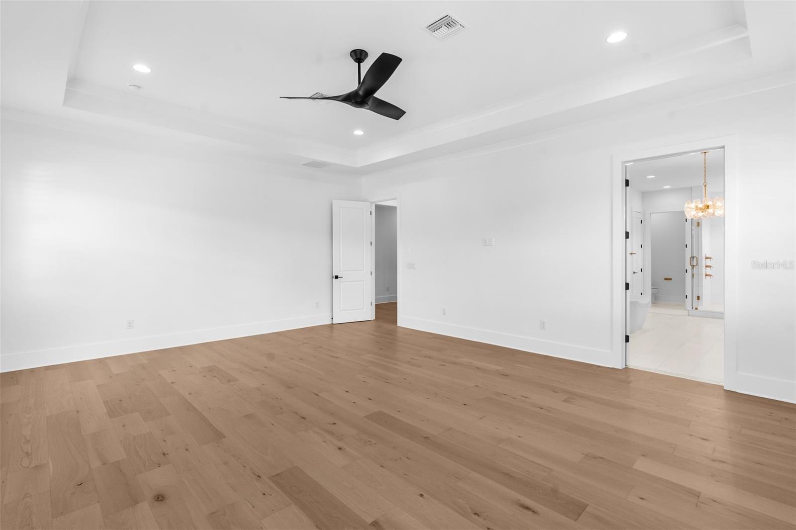 690 GENEVA PL — photo 46