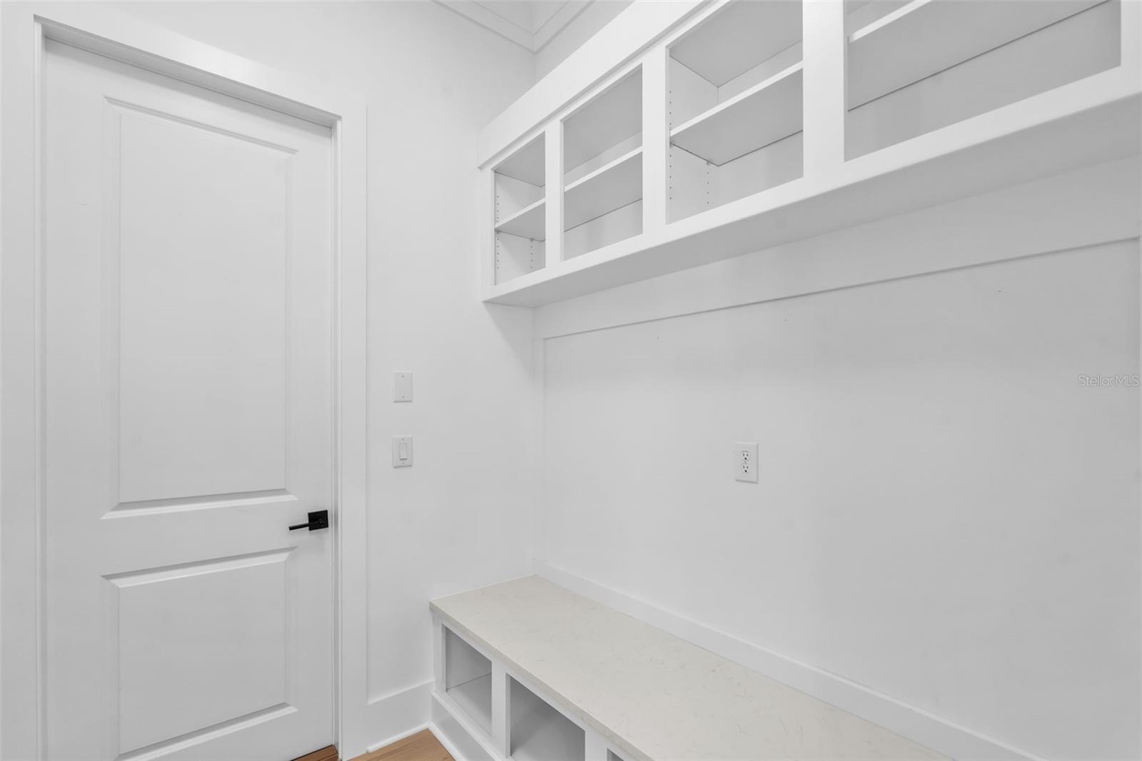 690 GENEVA PL — photo 21