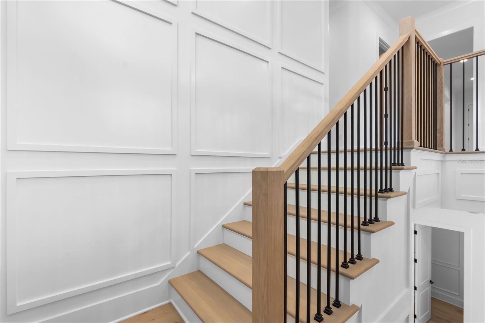 690 GENEVA PL — photo 26
