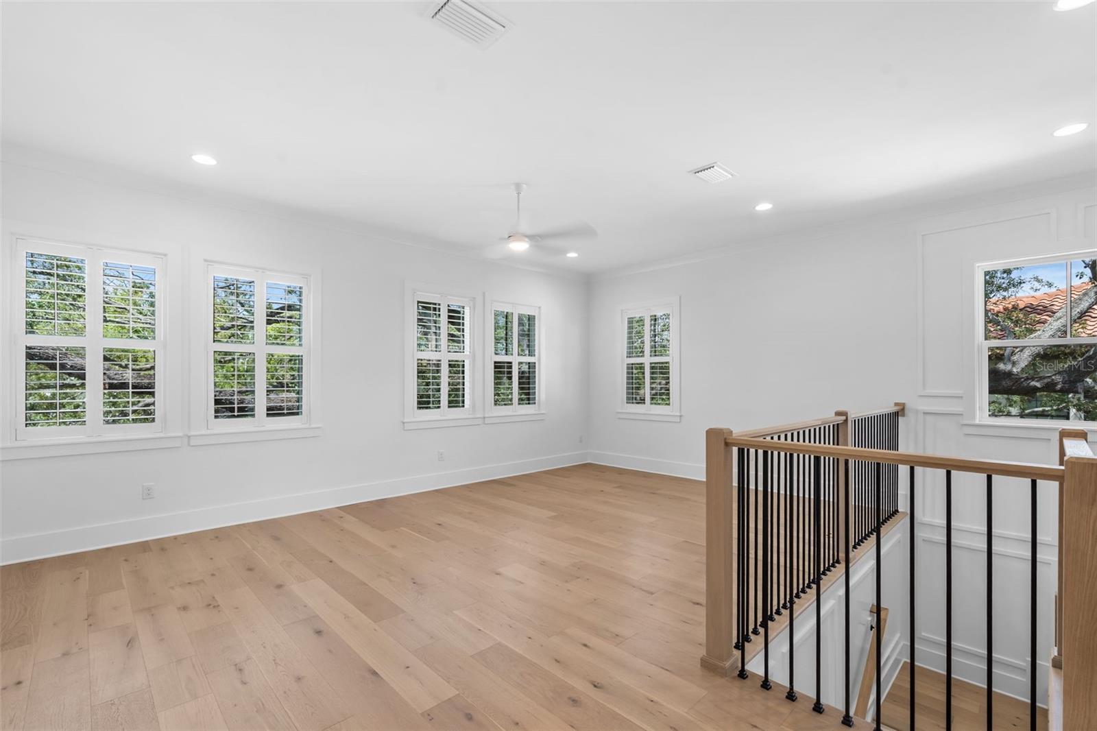 690 GENEVA PL — photo 29