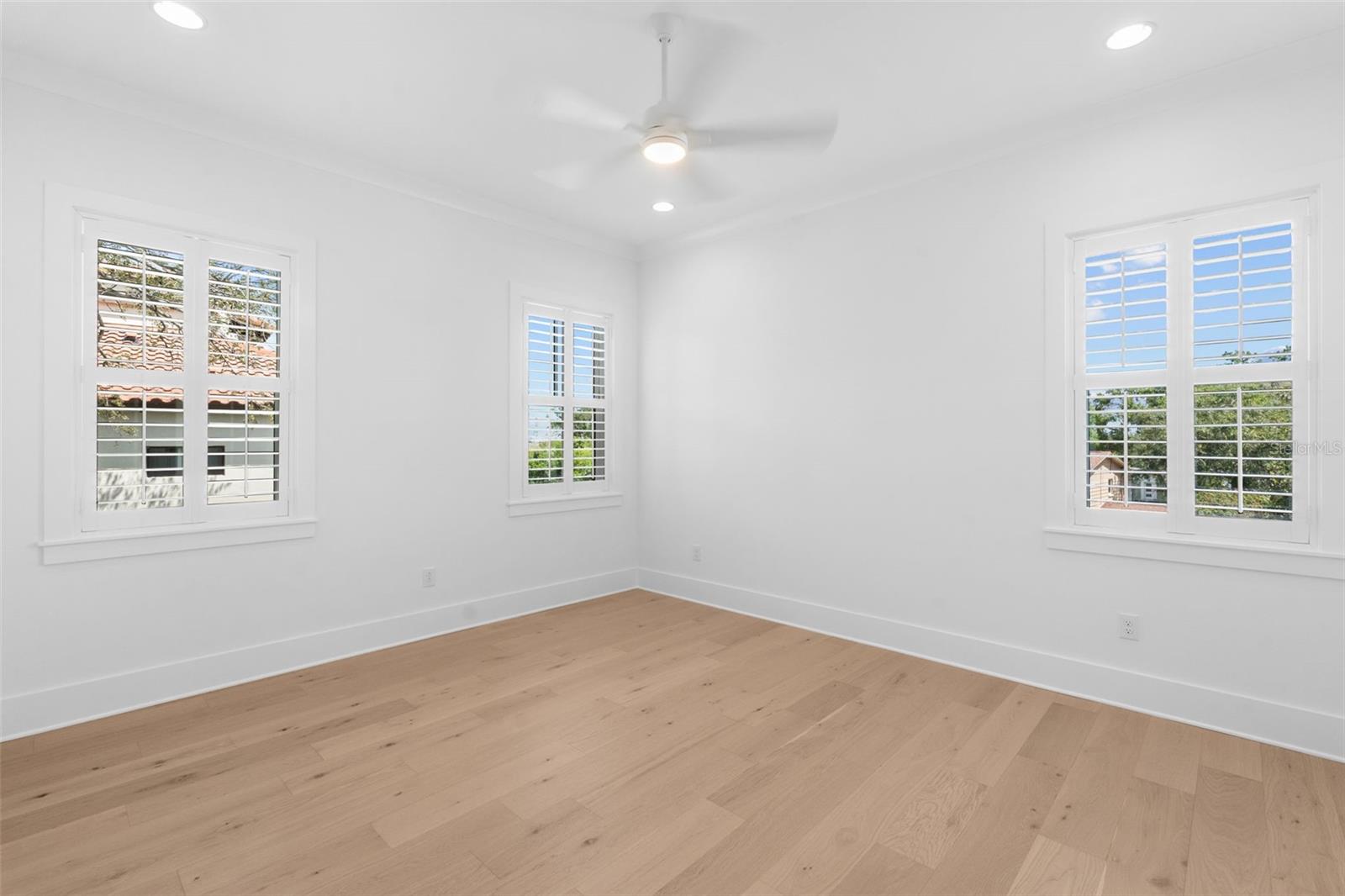 690 GENEVA PL — photo 41
