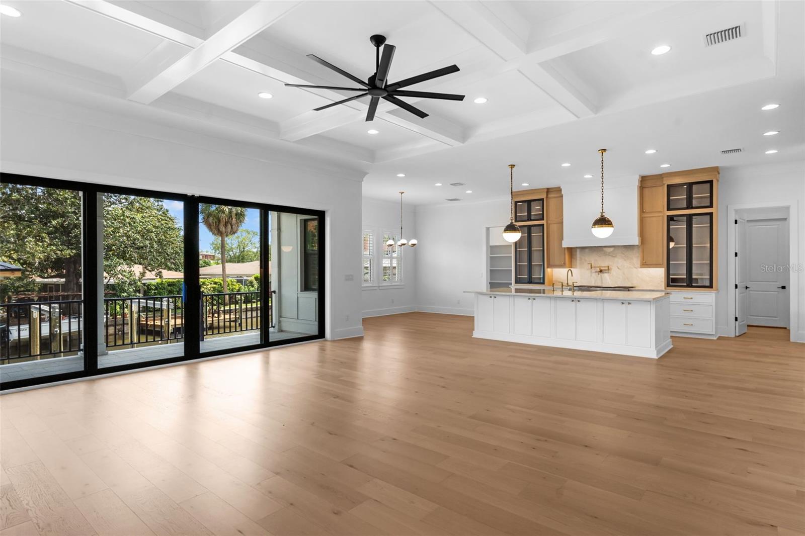 690 GENEVA PL — photo 18